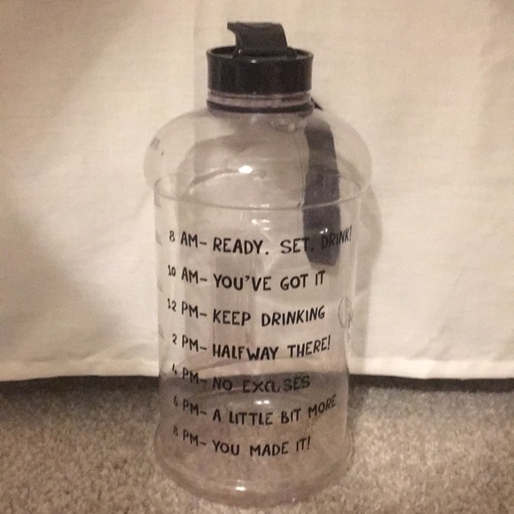 HydroMATE - 64 oz. (Half Gallon) BPA Free Plastic Bottle - Picture 7 of 10